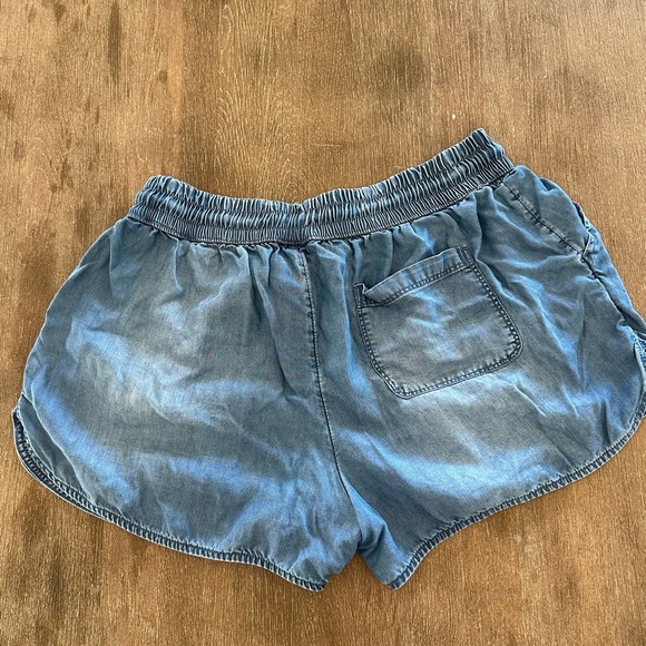 Lightweight Drawstring Summer Shorts - Picture 2 of 6